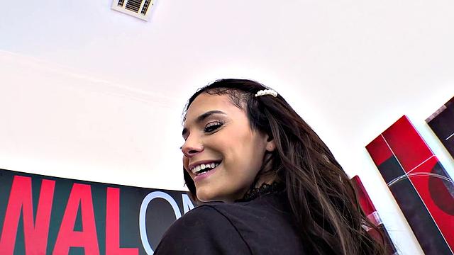 Violet is a Gaping Queen