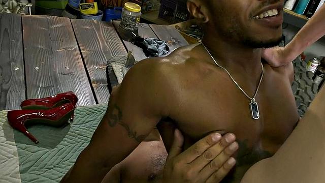 Бисексуальная тройка срывается в дикое анальное безумие