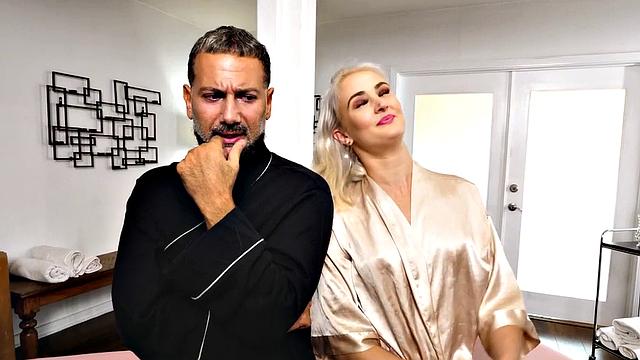 блондинка решила, что bwc влезет - пилотка не согласилась