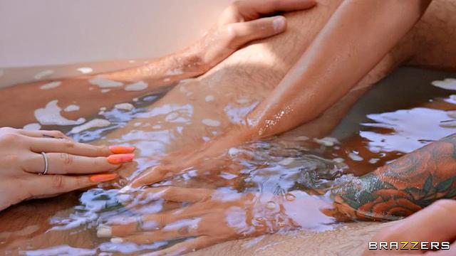 Kissa & Kendra Bathtub Dream