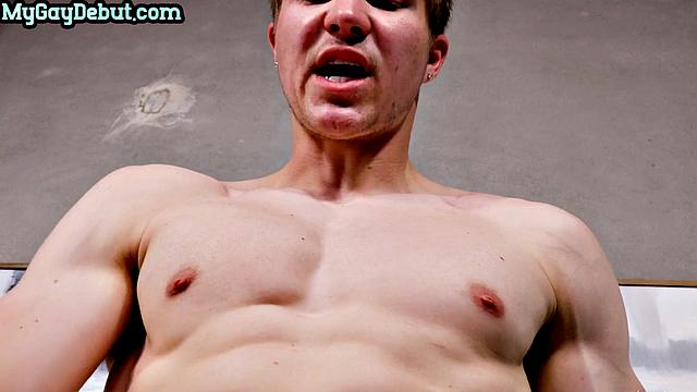 Muscled ginger jerking off solo