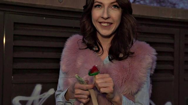 чешка подзаработала прямо на толчке