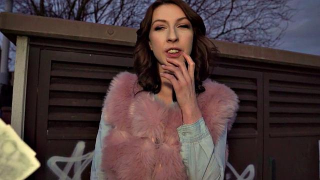 Amateur Czech babe fucked in bathroom for cash after casting