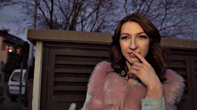 чешка подзаработала прямо на толчке