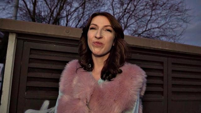 чешка подзаработала прямо на толчке