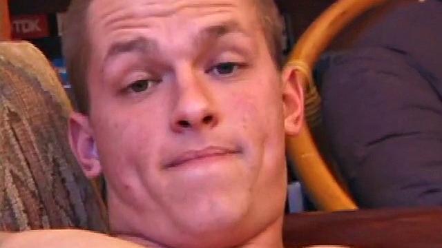 Джейсон дрочит и не стесняется показывать себя