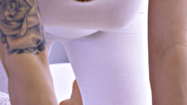 Massaging lesbians love scissoring cunts after massaging