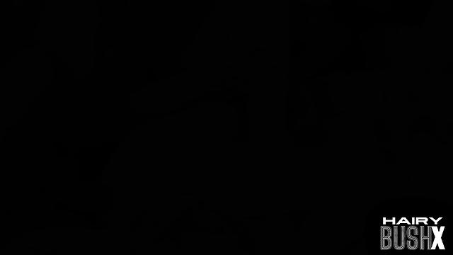 Четыре взрослых тяги разрулили на кровати - две пары сисек и ни одной скуки, всё по-взрослому и с приколом.