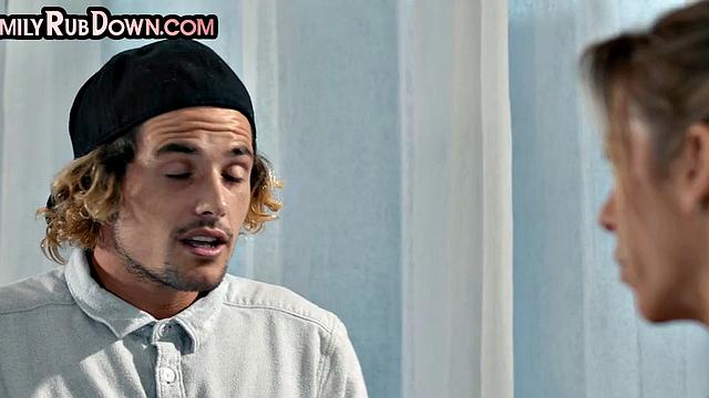 мамочка-мачеха давится членом пасынка-ботана, потом села верхом и настроение на 5