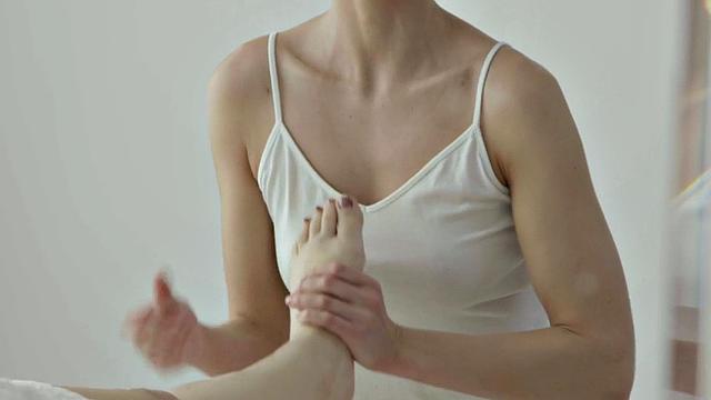 Massaging lesbians love eating pussies while fingering