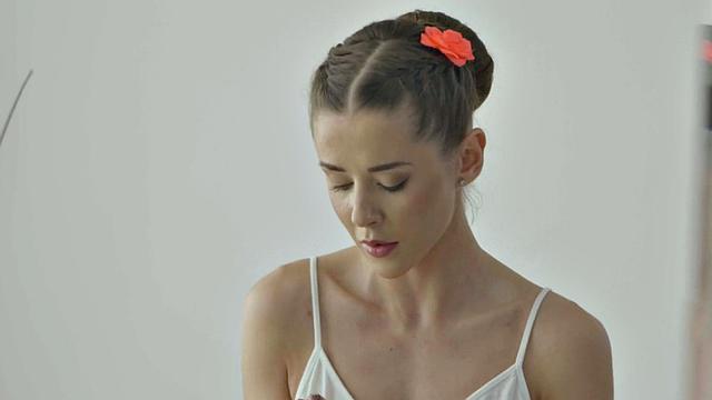 Massaging lesbians love eating pussies while fingering