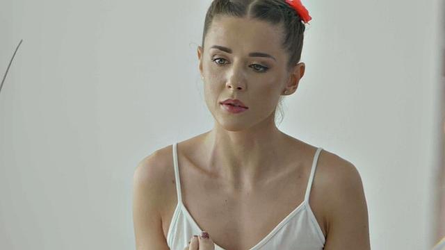 Massaging lesbians love eating pussies while fingering