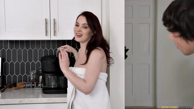 Keeping Stepmom Delighted - S3:E1