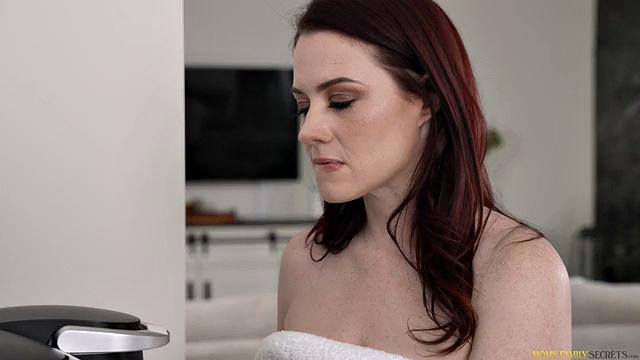 Keeping Stepmom Delighted - S3:E1