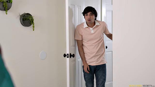 Keeping Stepmom Delighted - S3:E1