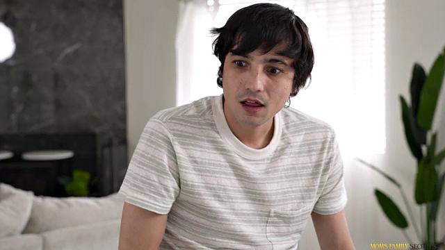 Keeping Stepmom Delighted - S3:E1