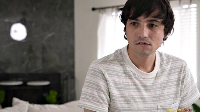 Keeping Stepmom Delighted - S3:E1