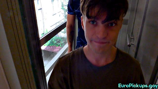 Pulled euro stud enjoys in 3some