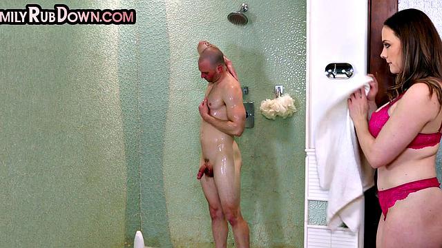 WAM shower stepsis gives sloppy BJ before pussypounding