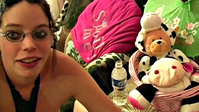 Spex slut preggo sucks on college dick
