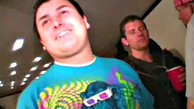 смотри, как беременная шлюха в очках сосёт студенту и глотает сперму