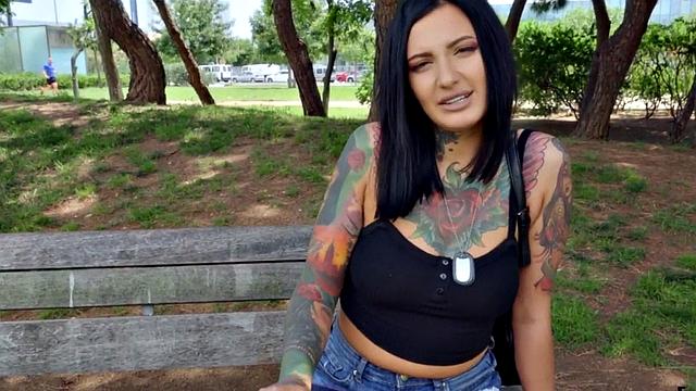 Inked babe picked up outdoors for sex after sucking dick
