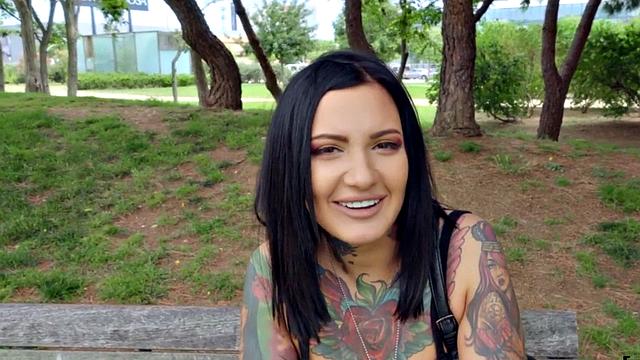 Inked babe picked up outdoors for sex after sucking dick