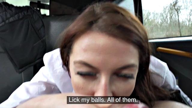 Шлюшка с аппетитной жопой трахается на белом хуе в тачке