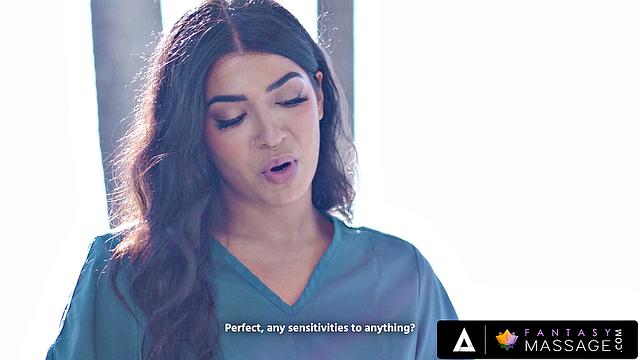 Ванна Бардот уговаривает массажистку Жасмин Шерни на лесби-развлечение прямо в спа, отпуск удался по-взрослому с юмором и маслом.