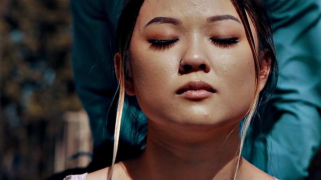 21yo Asian lady loves fucking hardcore in wet pussy hole