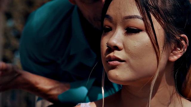 21yo Asian lady loves fucking hardcore in wet pussy hole