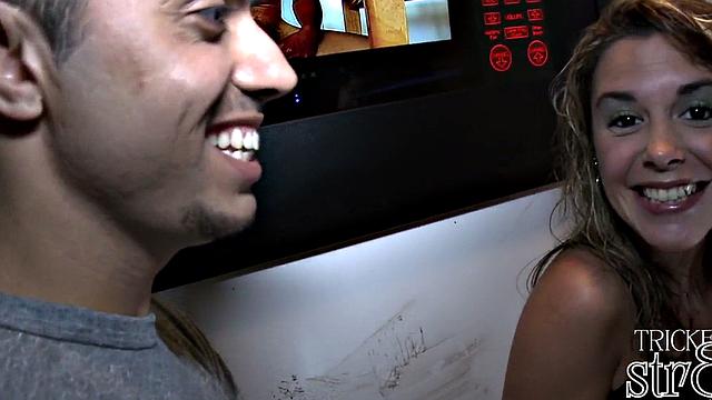 Gullible straight muscular fooled at the gloryhole