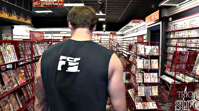 Gullible straight muscular fooled at the gloryhole