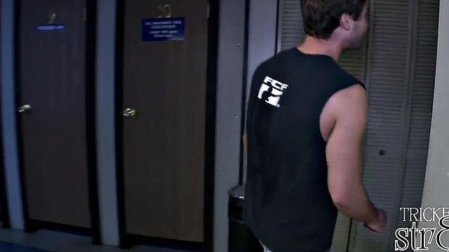 Gullible straight muscular fooled at the gloryhole