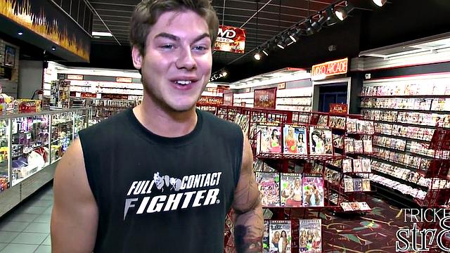 Gullible straight muscular fooled at the gloryhole