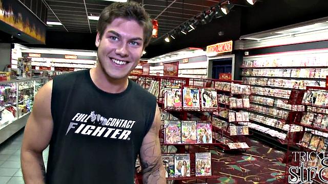 Gullible straight muscular fooled at the gloryhole