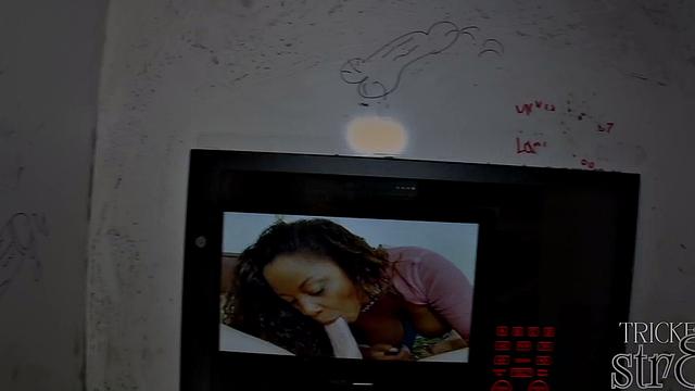 Gullible straight muscular fooled at the gloryhole