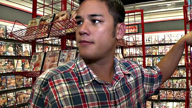 Facial loving gay sucks str8 in secret gloryhole