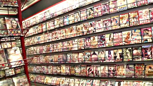 Facial loving gay sucks str8 in secret gloryhole