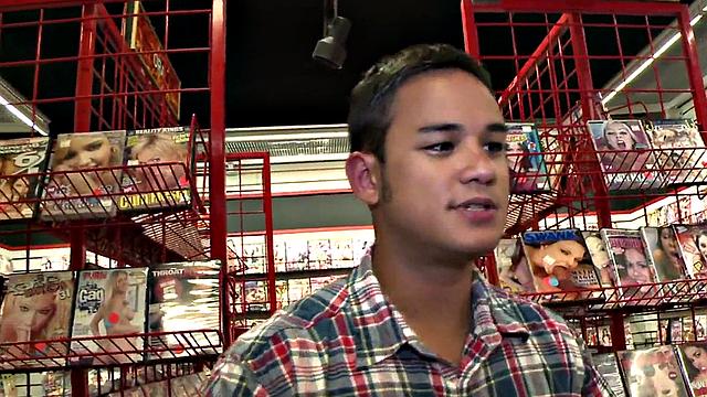 Facial loving gay sucks str8 in secret gloryhole