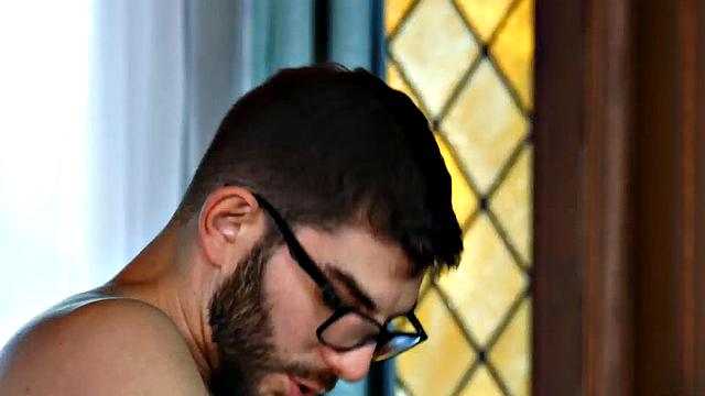 Curvy babe loves to be assfucked in doggystyle