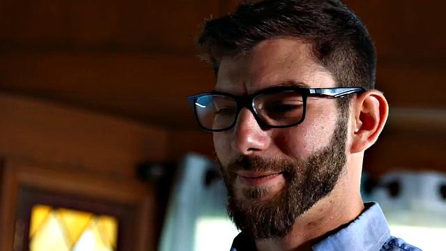 Curvy babe loves to be assfucked in doggystyle