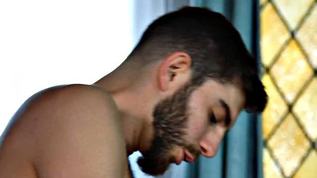 Curvy babe loves to be assfucked in doggystyle