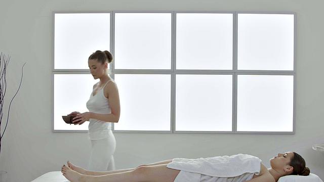 WAM girls enjoy pussyfingering sex on massage table