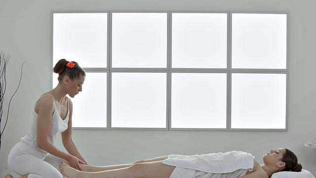 WAM girls enjoy pussyfingering sex on massage table