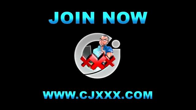 дан дрочит свой огромный член и мощно кончает