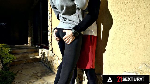 21 SEXTURY - Blonde Teen Ivi Rein Takes Deep Anal After Her Run