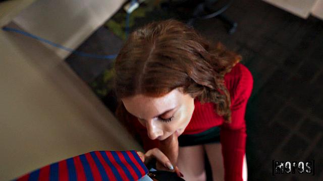 кассирша решила обслужить клиента по полной