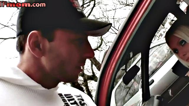 Amateur college MILF gets licked and fucked