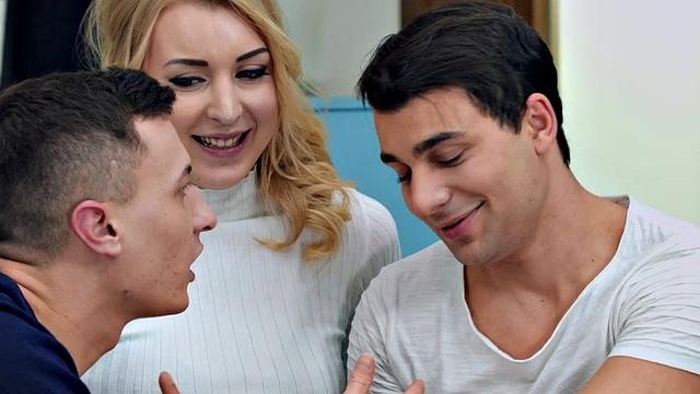 Babe sharing bisexual cock in threeway after sucking